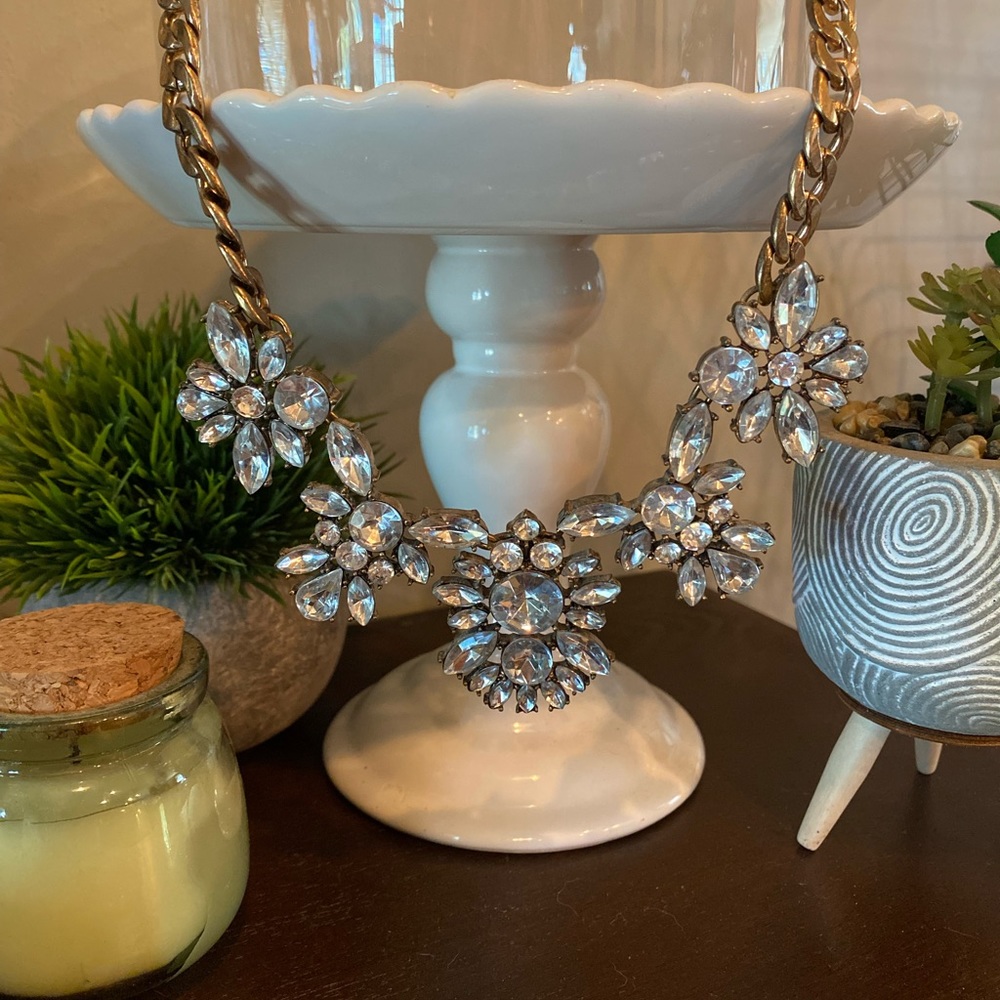 Beautiful statement necklace! Gently worn!